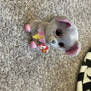 I am selling a mask and still has tag